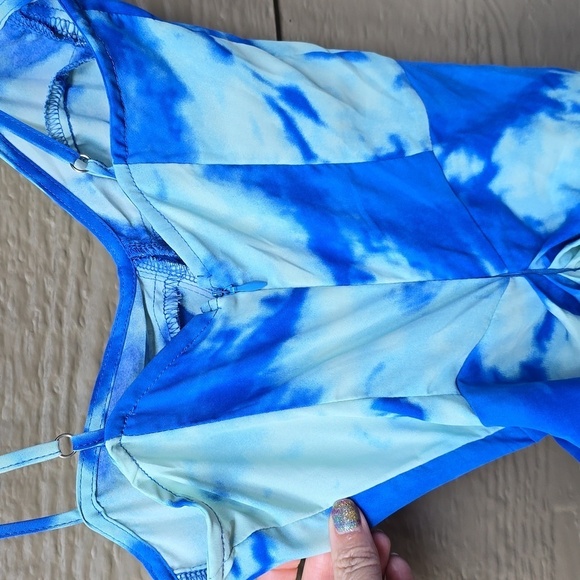 PrettyLittleThing Blue Tie Dye Print Satin Ruched Skirt Corset Detail Midi Dress - Picture 12 of 13